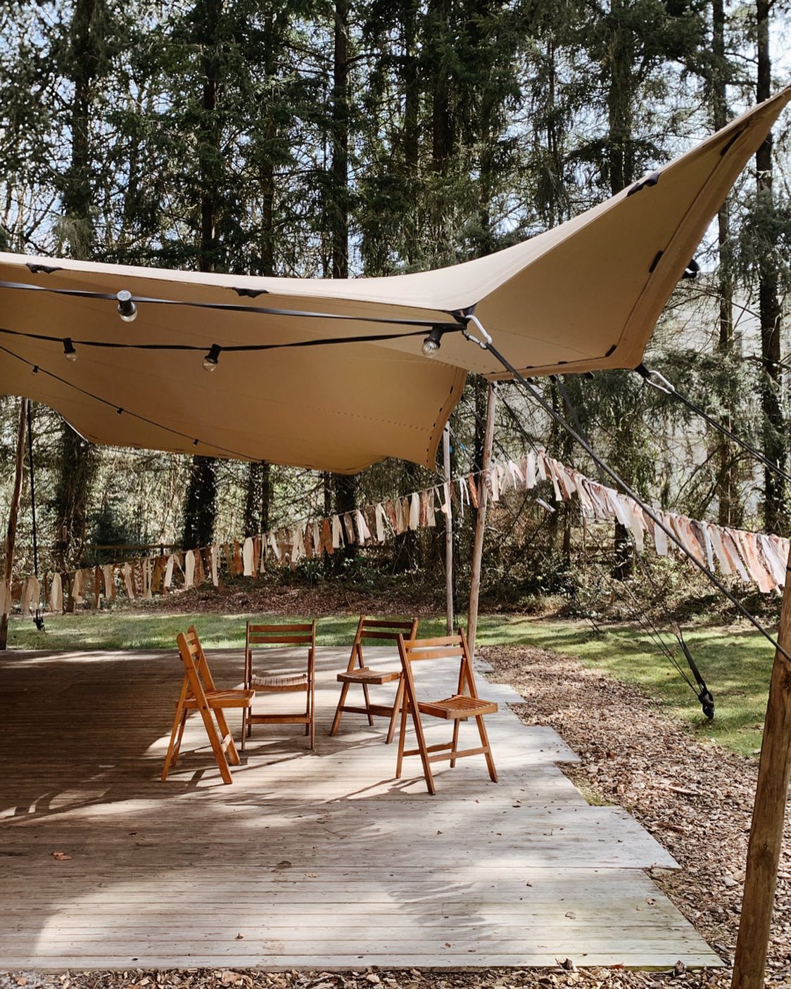 Wedding under stretch tent