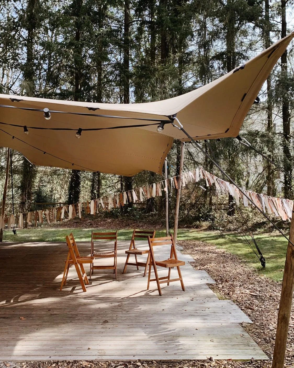 Wedding under stretch tent